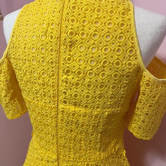 Boohoo Cold Shoulder High Neck Yellow Lace Dress Size 8 - Picture 4 of 6